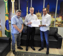 Presidente do SIMECS entrega pauta de reivindicações ao Prefeito de Caxias do Sul
