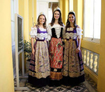 Trio de rainha e princesas da Festa da Uva cumpre agenda de visitas para divulgar a Festa das Colheitas