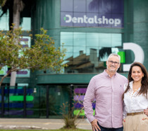 Negócios / Dentalshop, distribuidora de produtos odontológicos, divulga a nova marca e comemora os 25 anos de atuação
