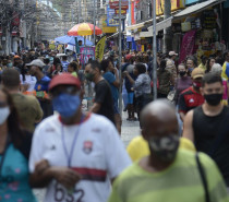RIO GRANDE DO SUL Governo gaúcho desobriga máscaras ao ar livre no Estado; medida valerá a partir de publicação do decreto